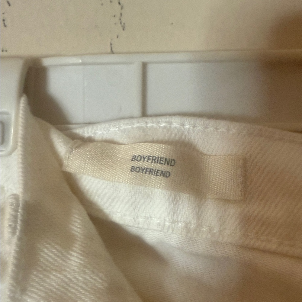 Universal Thread Women's Boyfriend Jeans in White with Embroidered Details - Picture 4 of 9
